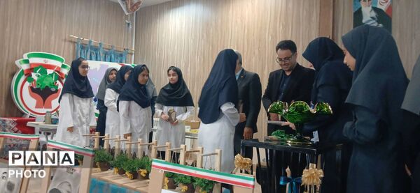  روز ملی نخبگان در دبیرستان دوره اول فرزانگان۲ ناحیه‌ ۶ مشهد 