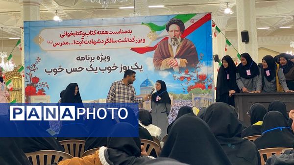 بازدید دانش آموزان دبیرستان دخترانه امید از آرامگاه شهید مدرس