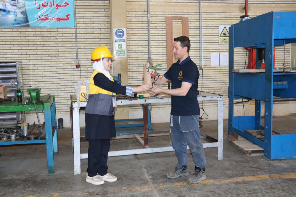 آیین تجلیل از سفیران انرژی برتر نیروگاه سیکل ترکیبی در شهرستان شیروان