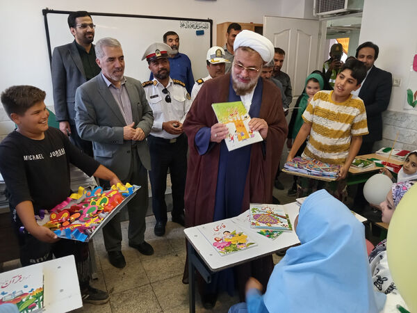 حضور مسئولان شهرستان جعفرآباد قم در دبستان حضرت زینب(س)