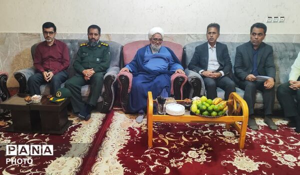 دیدار مسئولان سملقان با خانواده‌های شهیدان بهادری و جعفری