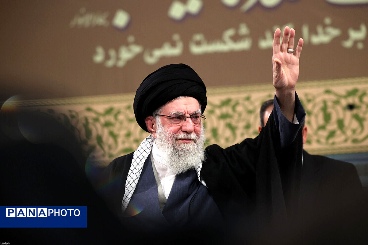 ملّت ایران، هویت خود را به رخ دشمنان کشید و این هشداری به سیاستمداران آمریکا بود