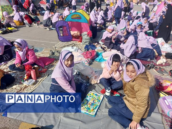 برگزاری اردوی درون مدرسه‌ای و جشنواره غذا در دبستان شاهد تحقیقی ناحیه ۶