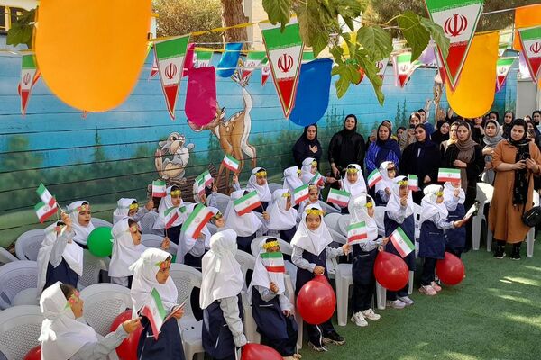 جشن شکفتن غنچه‌ ها، در دبستان مهرتابان بهارستان دو
