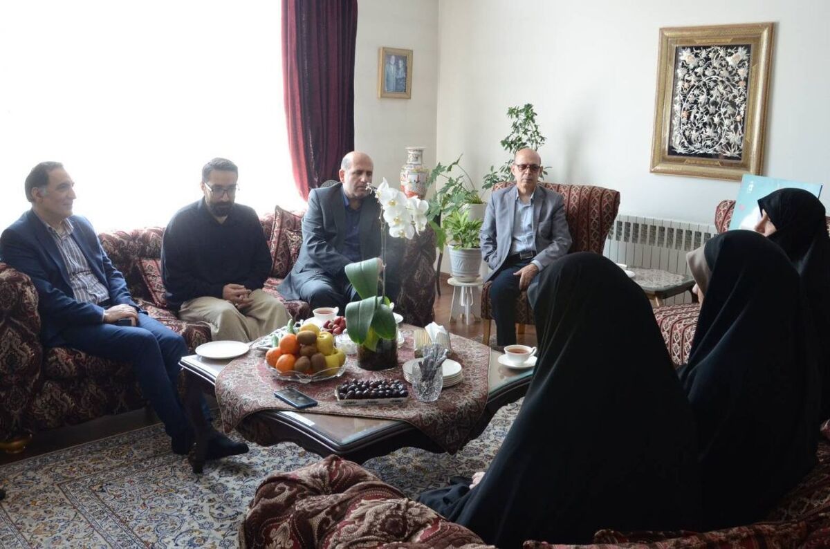 دیدار رئیس بنیاد شهید و امور ایثارگران با خانواده ‌سردار شهید حاج عباس سعدآبادی