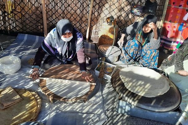 نواختن زنگ انقلاب در دبیرستان آرمیتا مصلی‌نژاد یاسوج 