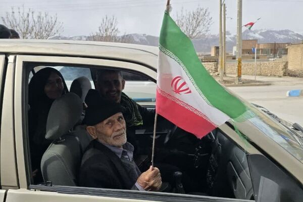 خروش مردم  فلارد در راهپیمایی ۲۲ بهمن