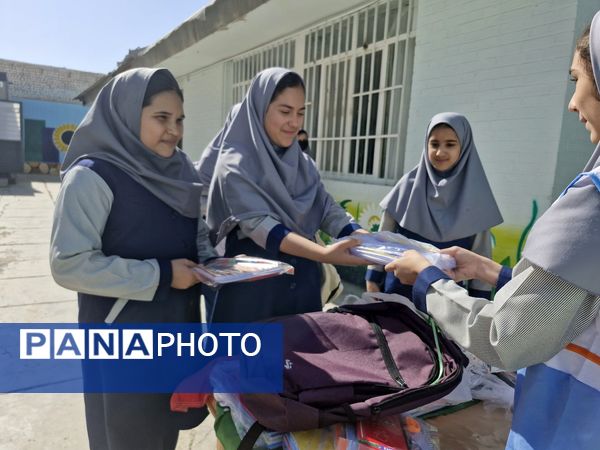 جشن عاطفه‌ها در دبیرستان افق خواف 