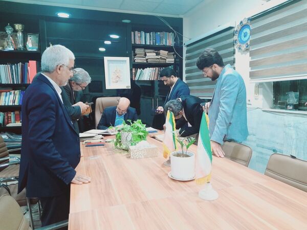 بازدید معاون وزیر و رئیس مرکز اطلاع رسانی و روابط عمومی وزارت آموزش و پرورش از مدرسه ماندگار سعادت بوشهر