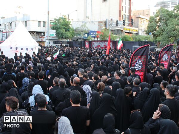 ماتم حسینی در چهارراه بهار؛ ضجه های عاشورایی در غروب غربت