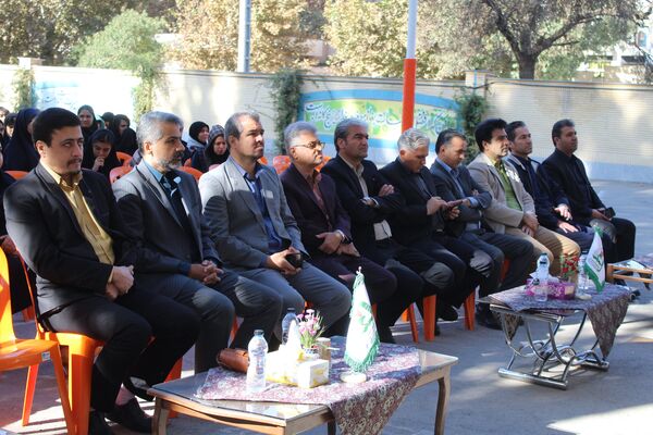 گرامیداشت روز آزمایشگاه در دبیرستان دخترانه شاهد غرویان وکیلی (۲۲)