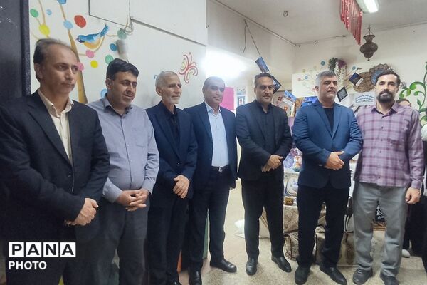 حضور مسئولان ناحیه دو شهرری در مراسم جشن عاطفه‌های دبستان پانزده خرداد 