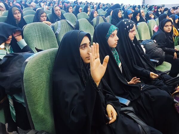 برگزاری اردو یاوران ولایت دختران متوسطه اول استان اصفهان