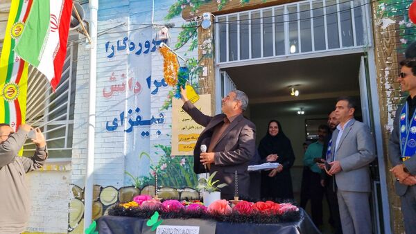 نواختن زنگ استکبار ستیزی و روز دانش آموز در دبیرستان نمونه دولتی مهرورزان خواف