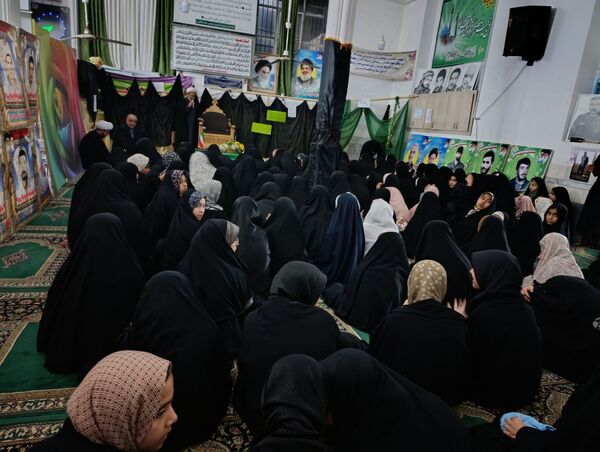اعتکاف دانش آموزی در مسجد جامع روستای دهنو شهرستان خلیل آباد