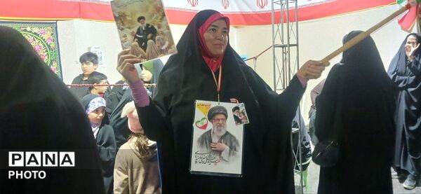 حضور شبانه شهروندان ساوجبلاغ در مسیر راهپیمایی شبانه
