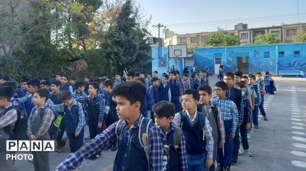 آیین نواخته شدن زنگ مهر و آغاز سال تحصیلی در دبستان پسرانه فرهنگیان ۱ ناحیه ۶ مشهد