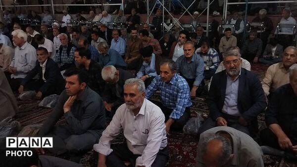 از پیر تا کودک در نماز جمعه نیشابور حضور دارند-۲