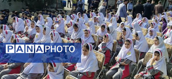 تماشاخانه سیار کانون پرورش فکری کودکان و نوجوانان میهمان کودکان محمودآبادی