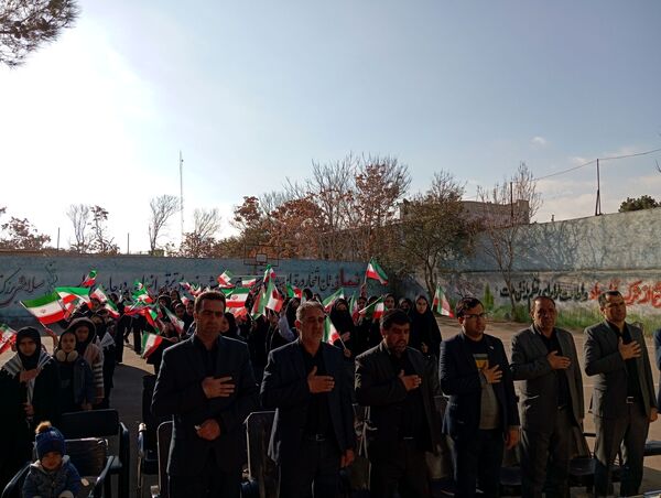طنین زنگ استکبارستیزی در دبیرستان دخترانه تکتم باخرز