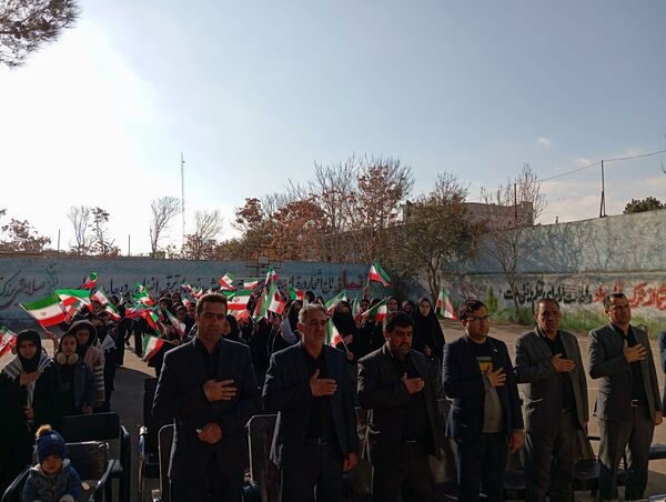 طنین زنگ استکبارستیزی در دبیرستان دخترانه تکتم باخرز