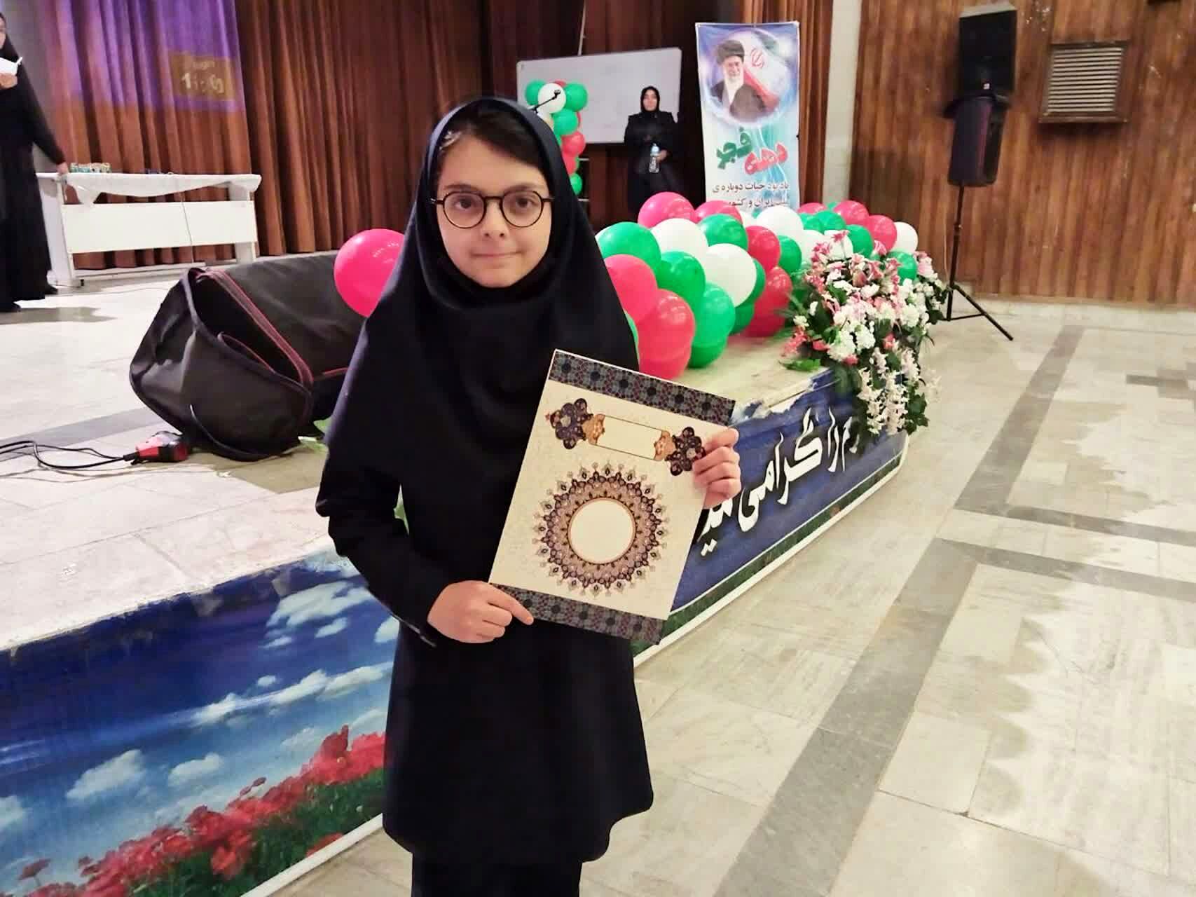 تجلیل از دانش‌آموزان برتر دبیرستان میردادماد