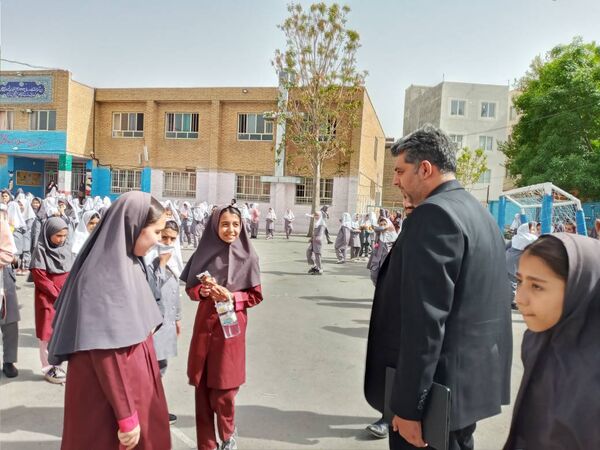 بازدید معاون پرورشی اداره آموزش و پرورش شهرستانهای تهران از نزدیک با مشکلات و چالش های مدرسه شهید رستمی