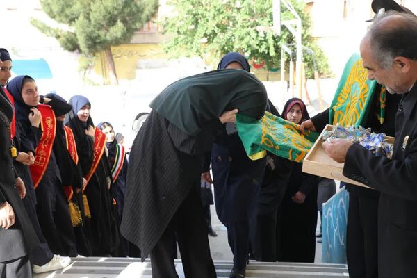 حضور کاروان زیر سایه خورشید در متوسطه آیین تربیت اندیشه