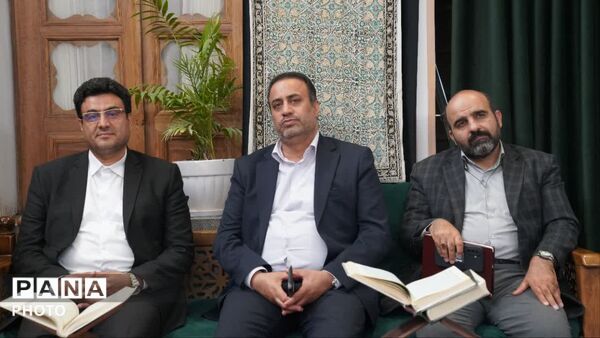 ویژه برنامه قرآنی یادبود و بزرگداشت امام و رهبر شهید سید علی حسینی خامنه‌ای