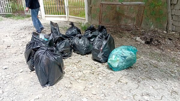 پاکسازی خیابان و کوچه‌های روستای یاسه چای توسط دانش‌آموزان مدرسه ۲۲ بهمن