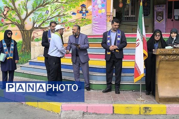 بیست و ششمین سالروز تاسیس سازمان دانش‌آموزی در دبستان طواف و معماریان ناحیه دو شهرری 