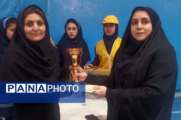 مسابقات ورزشی بین مدرسه‌ای داژبال در شهرستان قرچک