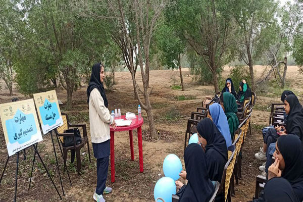 اردوی توانمندسازی دانش‌آموزان دختر  همیار مشاوران در بوشهر