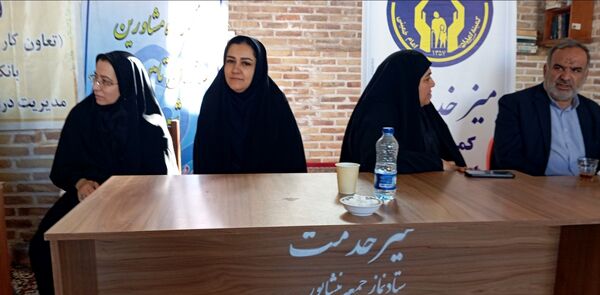 میز خدمت در آخرین نماز جمعه آبان ماه