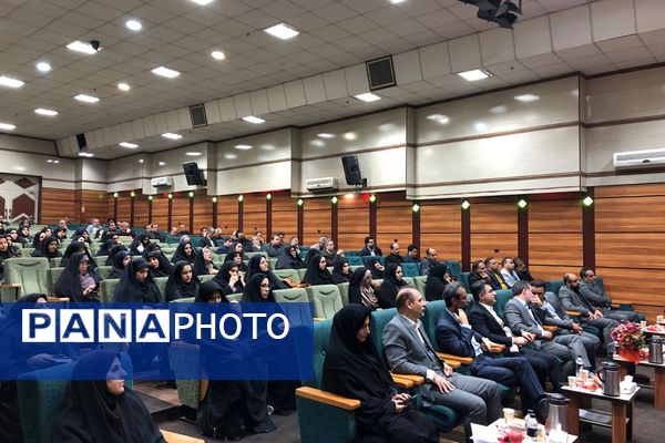 برگزاری جلسه مدیران با حضور فعال مسئولان آموزش و پرورش و اداره کل شهرستانهای تهران در ناحیه دو شهرری