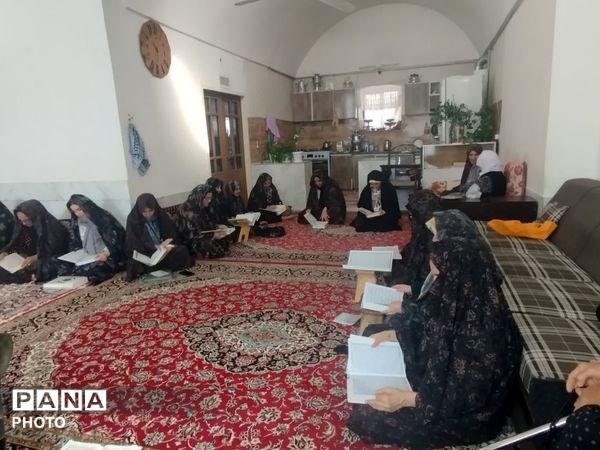 محفل انس با قرآن کریم‌‌ در روستای مهدی آباد خلیل آباد