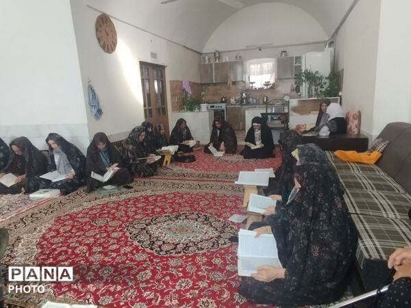 محفل انس با قرآن کریم‌‌ در روستای مهدی آباد خلیل آباد