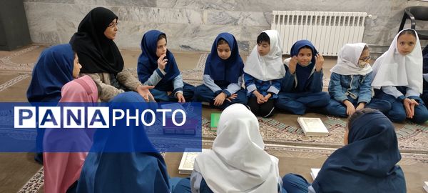 محفل انس با قرآن در ماه مبارک رمضان در مدرسه شهید خاقانی شیروان