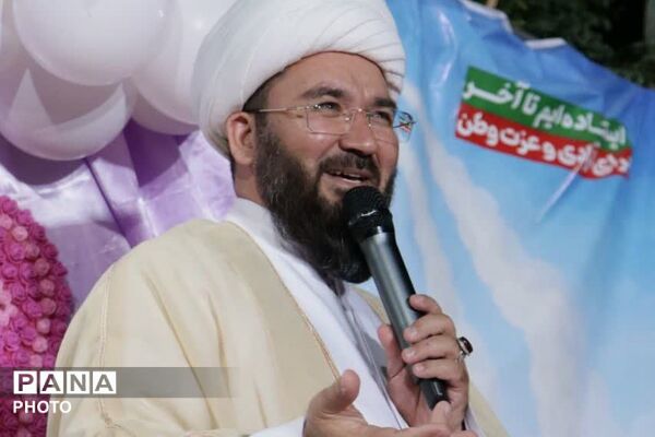 لبخند معنویت در کنار چادر پاکی