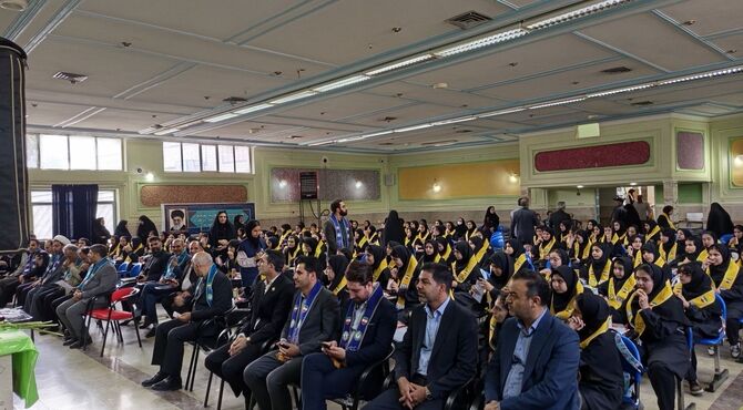 جشن عاطفه‌ ها در فرزانگان؛ همدلی برای لبخند دانش‌ آموزان کم‌ برخوردار