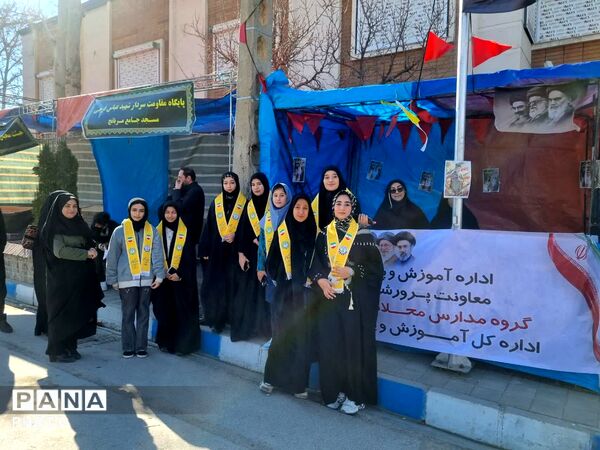 برپایی موکب سازمان دانش‌آموزی در حاشیه اجتماعات جنگ رمضان در همدان