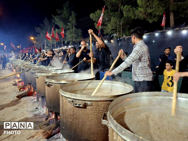 پخت ۴۰ دیگ قلور نذری در بیرجند