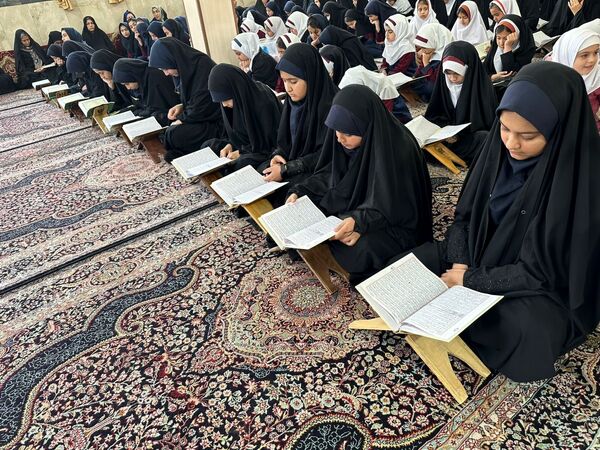 محفل انس با قرآن دانش‌آموزی یادوآره شهدای دانش‌آموز غزه در شهرستان چناران