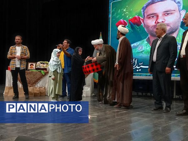 پایان شیرین دوره‌های آموزشی «غنچه‌های نور» با حضور چهره محبوب کودک و نوجوان در کاشان