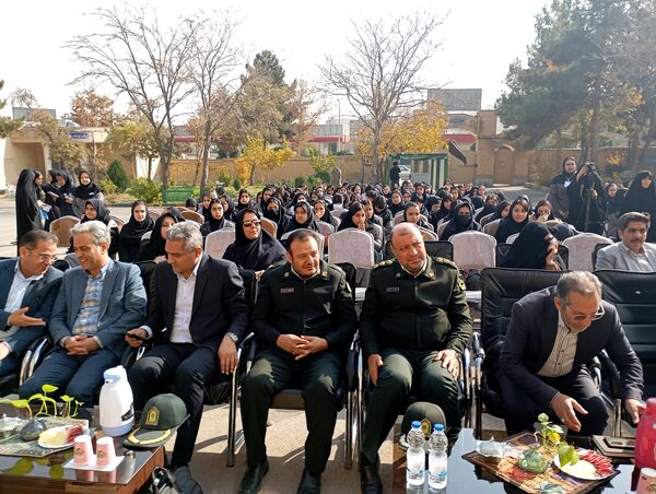 آیین افتتاحیه یاریگران زندگی در هنرستان محمودیه ۸