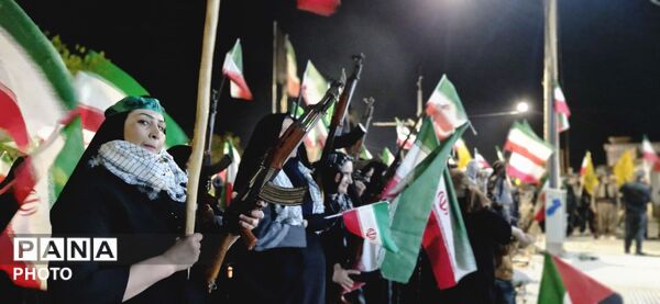 مرزنشینان ایستاده اند مانند زاگرس