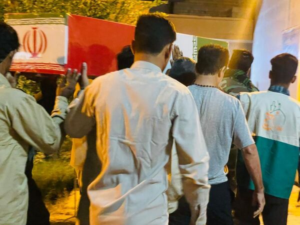 عشق و شور مردم میناب در تشیع پیکر شهدای گمنام