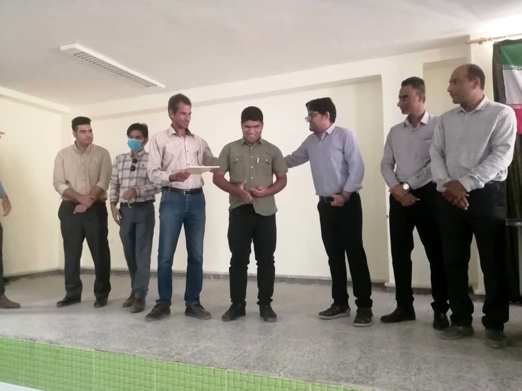 دانش‌آموز روشندل فینی در رشته روان‌شناسی پذیرفته شد