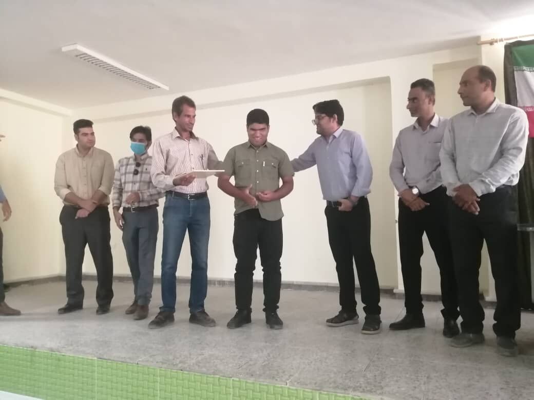 دانش‌آموز روشندل فینی در رشته روان‌شناسی پذیرفته شد