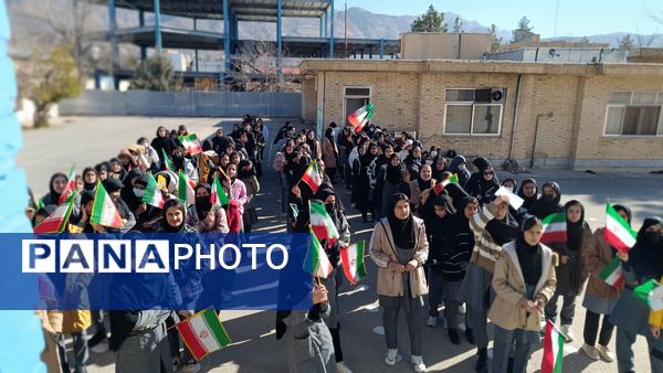  نواخته شدن زنگ انقلاب در مدرسه نمونه الزهرا  یاسوج